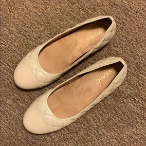 Vionic tan quilted flats